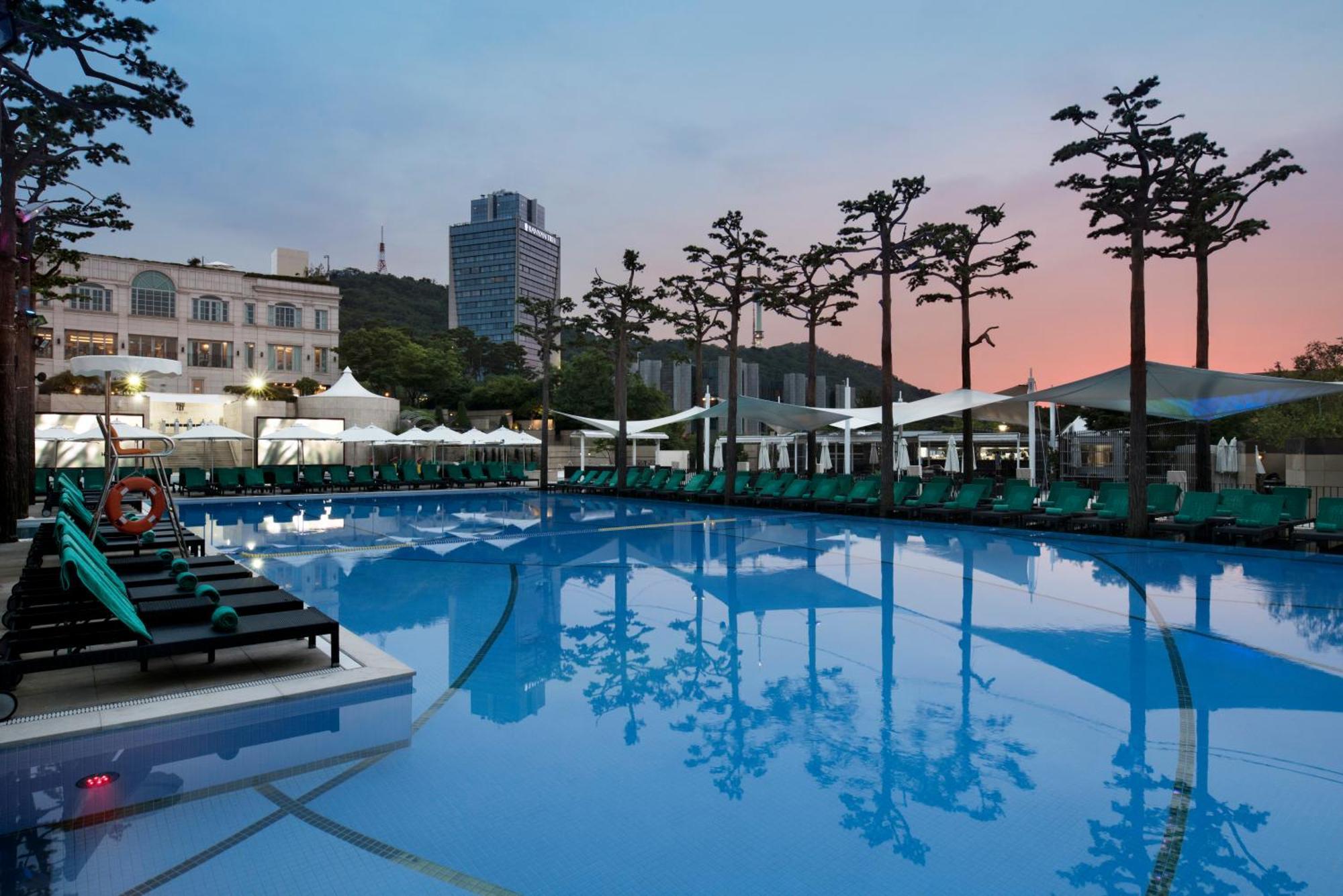 Banyan Tree Club & Hotel