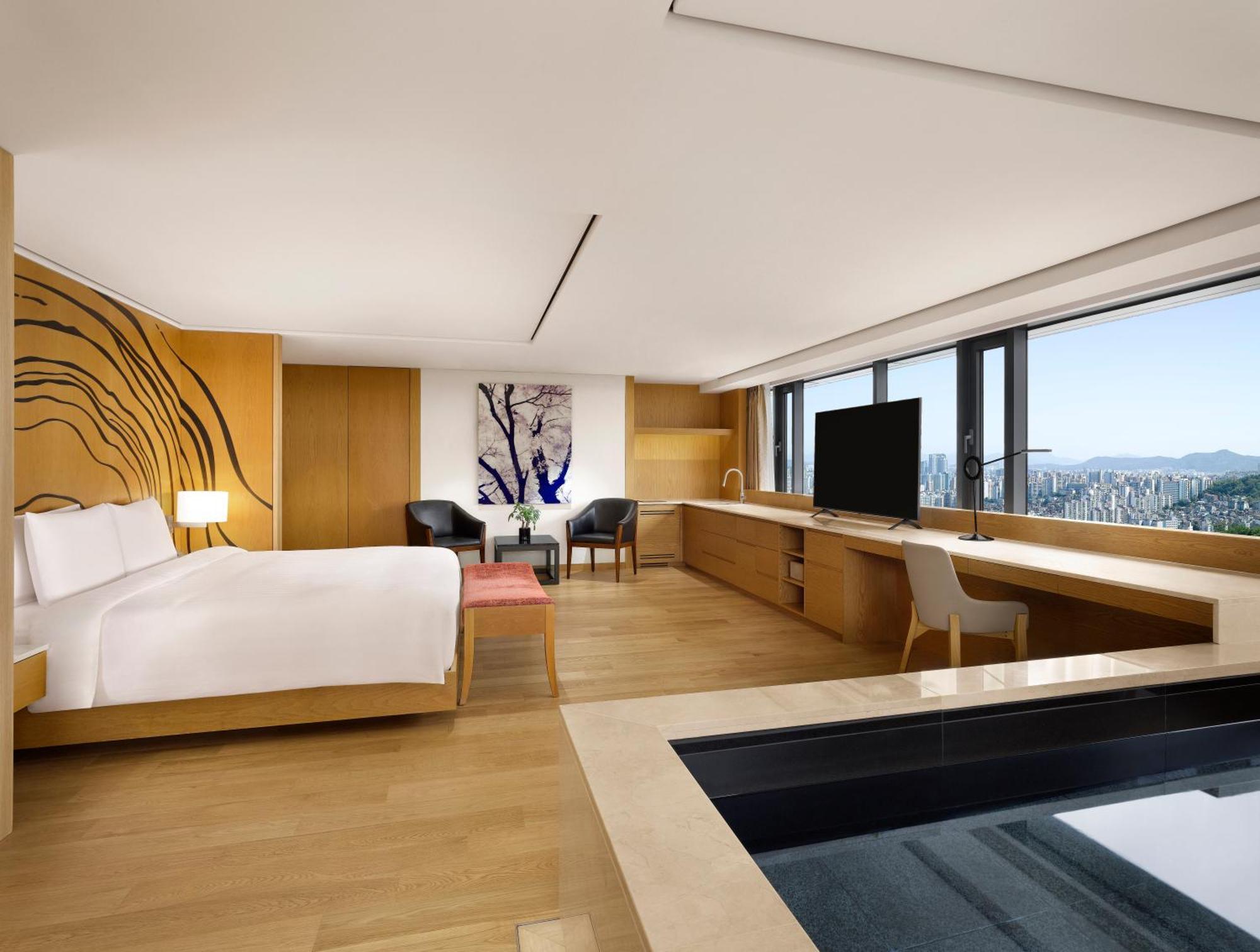 Banyan Tree Club & Hotel
