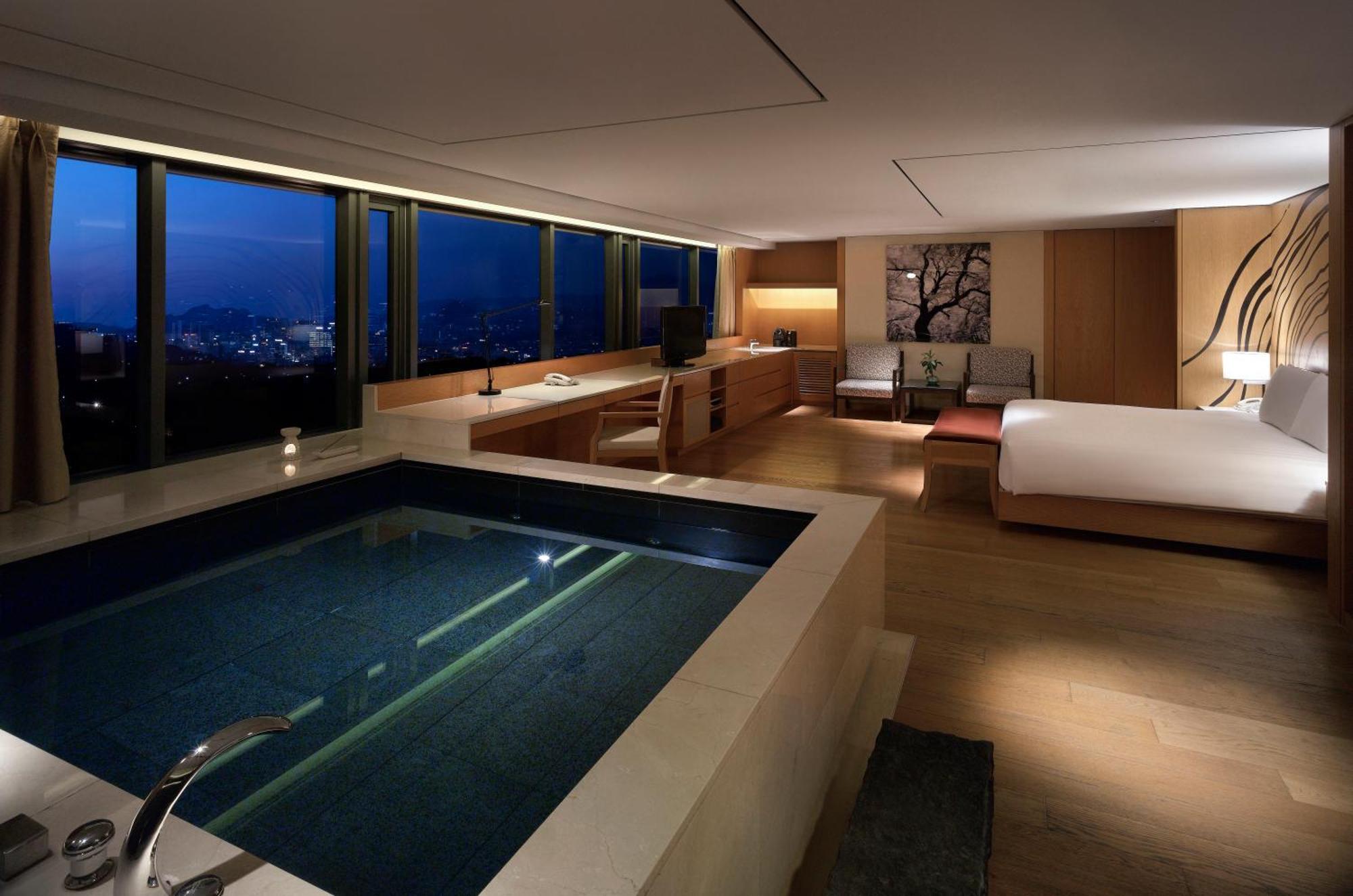Banyan Tree Club &